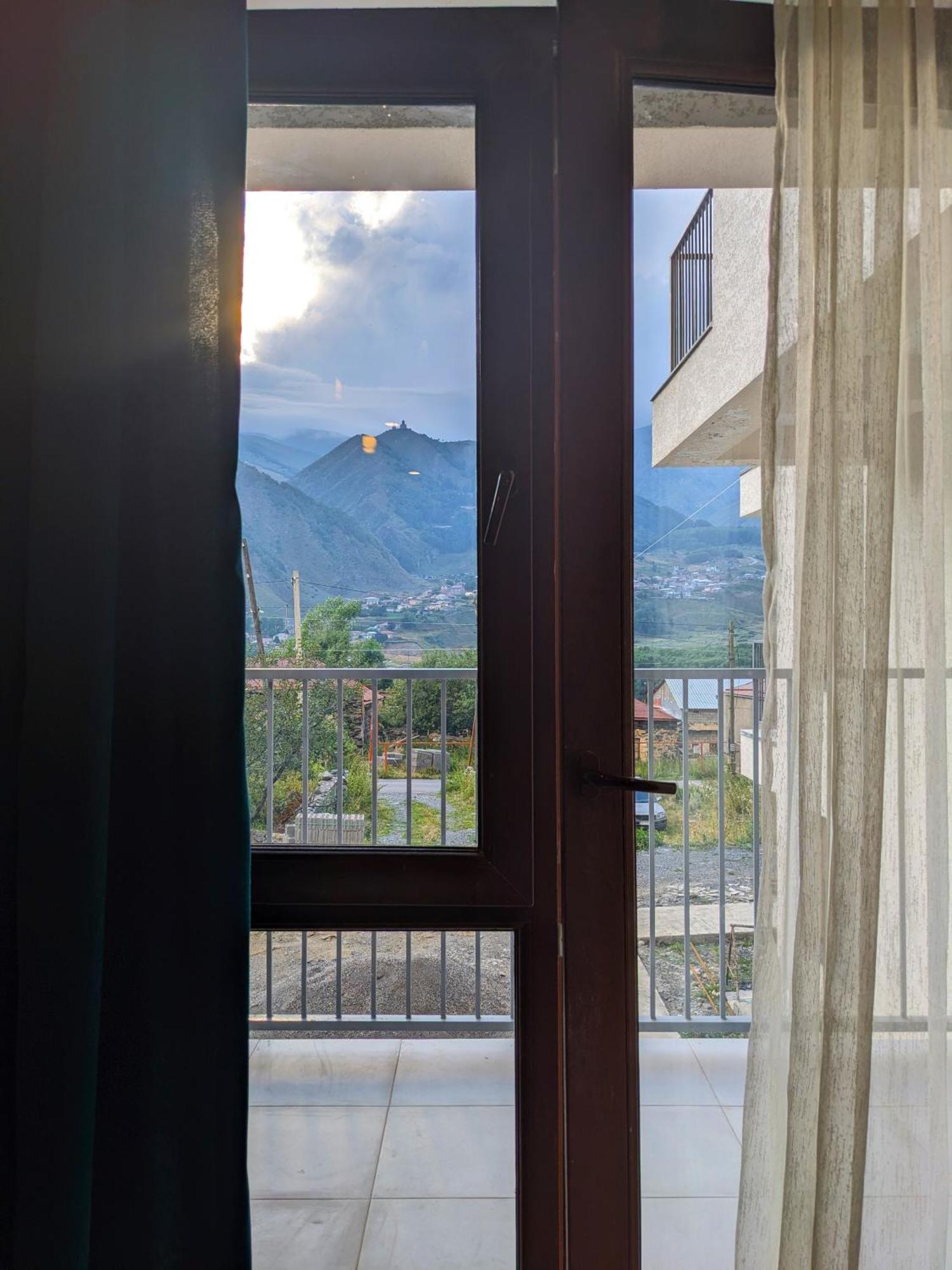 Milky Way Hotel Kazbegi Exterior photo